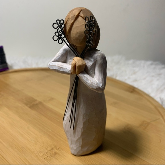 Willow Tree Demdaco FRIENDSHIP Girl Holding Flowers Figurine - Picture 1 of 3